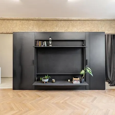 Design Cozy Living In The Heart Of Artist District * براغ