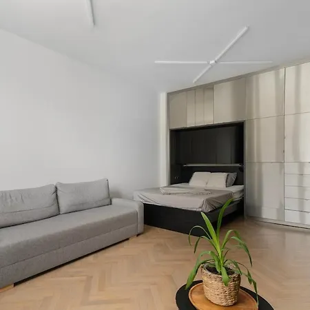 Design Cozy Living In The Heart Of Artist District *